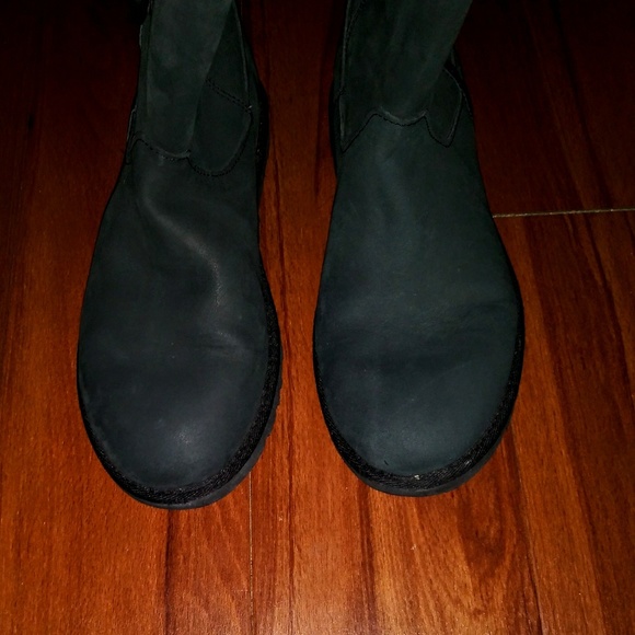 Like New UGG Australia 'Annarosa' Boots - Picture 4 of 8